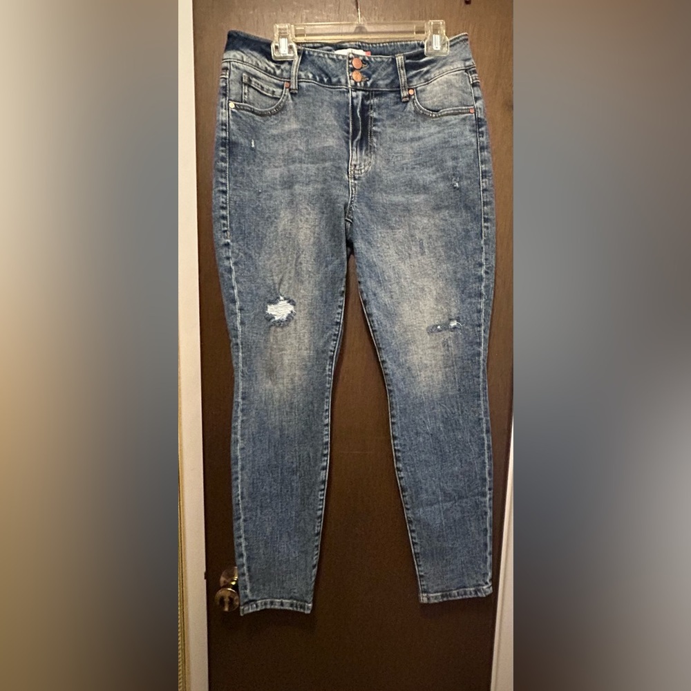 CAbi medium Blue size 12 cinch skinny Distressed Jeans